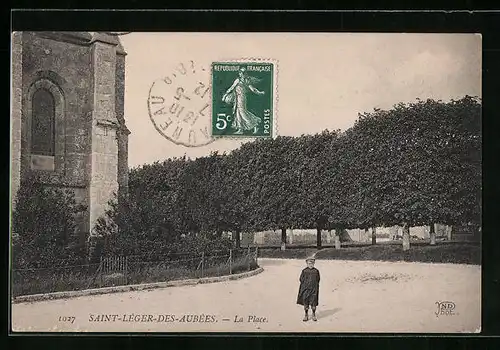 AK Saint-Léger-des-Aubées, La Place