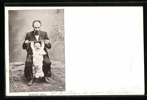 AK Variete, Mann mit einem Baby am Stock, 5mesicni ditko