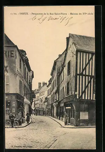 AK Dreux, Perspective de la Rue Saint-Pierre, Maisons du XVe siècle, Strassenpartie