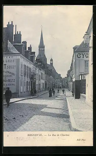 AK Bonneval, La Rue de Chartres, Strassenpartie