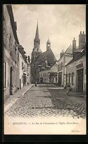 AK Bonneval, La Rue de Chateaudun et l`Èglise Notre-Dame