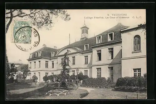 AK Vaujours, Collège Fénelon, Le Cour d`Honneur