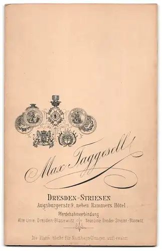 Fotografie M. Taggesell, Dresden, Augsburgerstr. 9, Junger Herr mit Scheitel und leichtem Schnauzbart trägt Krawatte