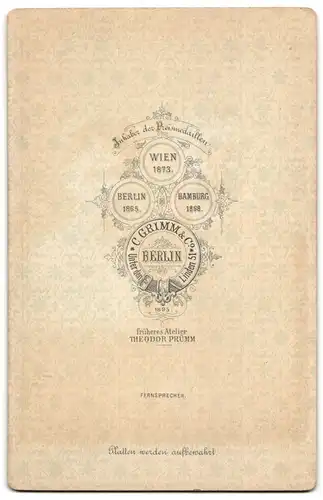 Fotografie C. Grimm & Co., Berlin, Unter den Linden 51, Älterer Herr mit Schnauzbart und Fliege