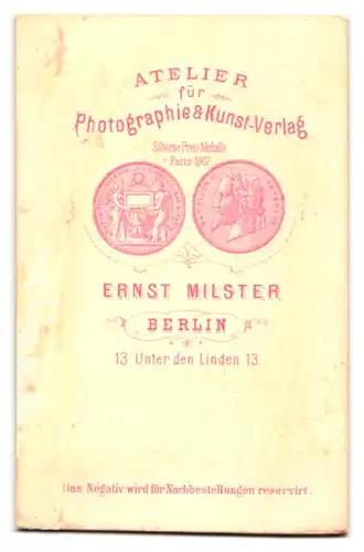 Fotografie Ernst Milster, Berlin, Unter den Linden 13, junge Frau mit adrettem Kleid und Kette