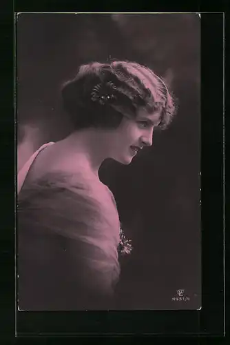 Foto-AK GL Co: Junge Dame mit Blume im Haar