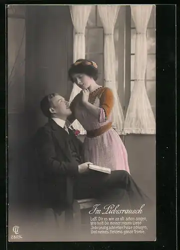 Foto-AK GL Co: Paar im Liebesrausch