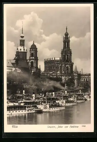 Foto-AK Walter Hahn, Dresden, Nr. 10699: Dresden, Elbepartie mit Dampfern, Schloss und Hofkirche
