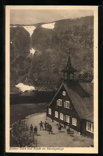 AK Teichbaude (Baude am kleinen Teich), Berghütte am Teich mit Gästen