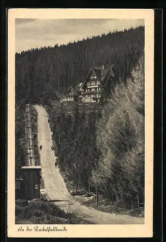 AK Zackelfallbaude, Blick auf Berghütte im Wald