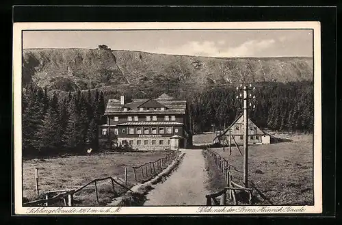 AK Schlingelbaude, Berghütte mit Blick nach der Prinz Heinrich Baude, Riesengebirge