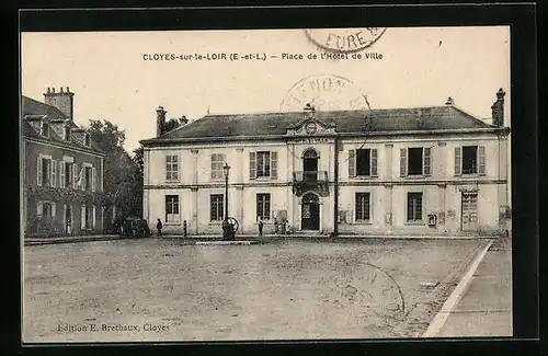 AK Cloyes-sur-le-Loir, Place de l`Hotel de Ville