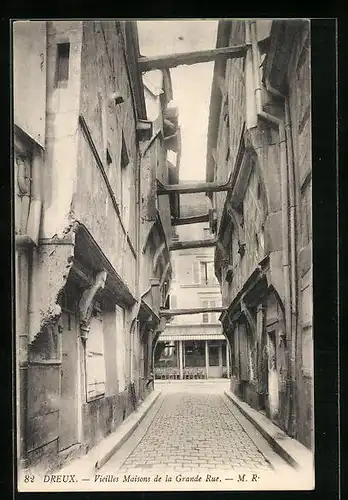 AK Dreux, Vieille Maison de la Grande-Rue