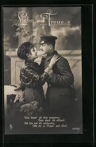 Foto-AK PFB: Liebe und Treue, Dame und Polizist in sinnlichem Moment