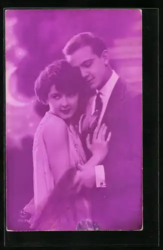 Foto-AK PFB: Pärchen in sinnlichem Augenblick