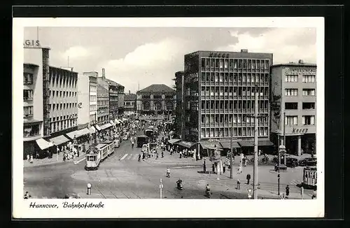 AK Hannover, Banhofstrasse mit Passanten