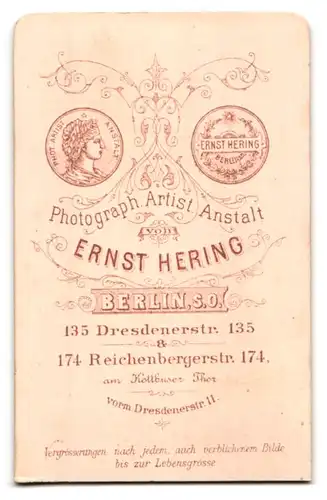 Fotografie Ernst Hering, Berlin, Dresdenerstr. 135, Portrait Bursche mit Fliege im Anzug