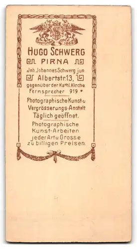 Fotografie Hugo Schwerg, Pirna, Alberststr. 13, junger Herr mit Hut und Zwicker im Anzug