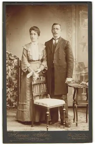 Fotografie Franz Heldberg, Altona, Reichenstrasse 1, Liebespaar in edler Kleidung