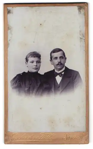 Fotografie Geschwister Thill, Hagen i. W., Elberfelderstr. 49, Junges Paar in eleganter Kleidung
