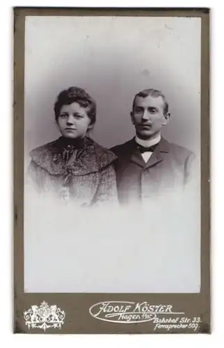 Fotografie Adolf Köster, Hagen i /W., Bahhofstr. 33, Junges Paar in hübscher Kleidung