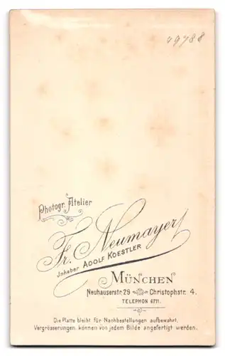 Fotografie Franz Neumayer, München, Neuhauserstr. 29, Älterer Geistlicher mit Brille