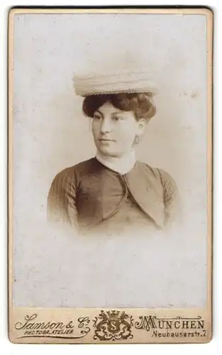 Fotografie Samson & Co., München, Neuhauserstr. 7, Junge Dame mit einem Hut