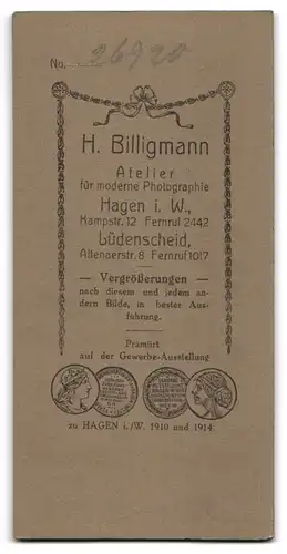 Fotografie H. Billigmann, Hagen i. W., Lüdenscheid, Altenaerstr. 8, Junge Dame im modischen Kleid
