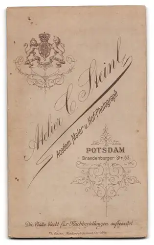 Fotografie C. Steinl, Potsdam, Brandenburger-Str. 63, Junger Herr im Anzug mit Krawatte