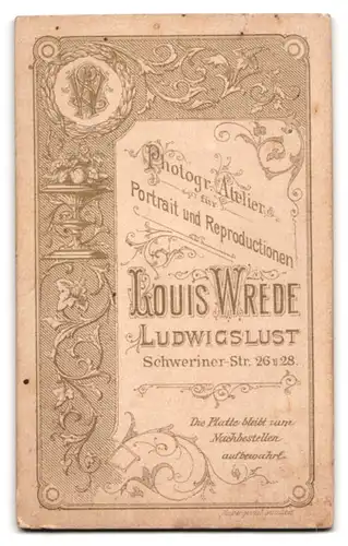 Fotografie Louis Wrede, Ludwigslust, Schweriner-Str. 26-28, Hübsches Mädchen im zeitgenössischen Kleid