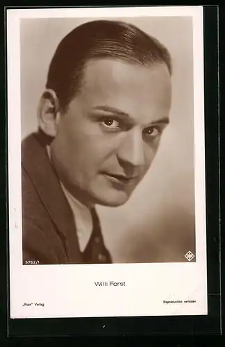 AK Schauspieler Willi Forst mit durchbohrenden Blick