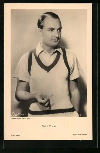 AK Schauspieler Willi Forst zeigt sich leger in Hemd und Pullunder