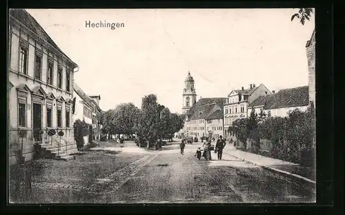 AK Hechingen, Kirche und Passanten