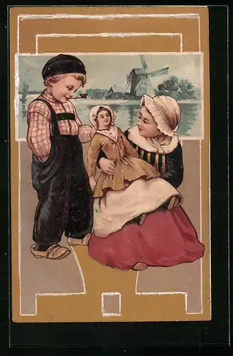 AK Zwei Kinder spielen mit einer Puppe