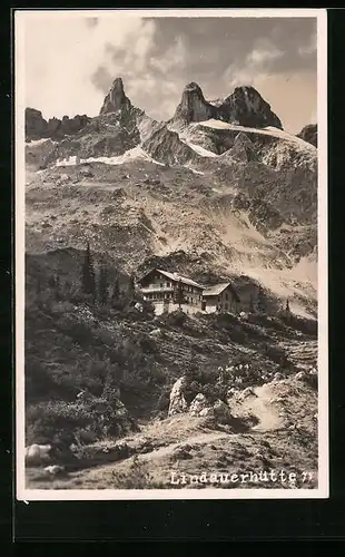 AK Lindauerhütte vor Felszinnen