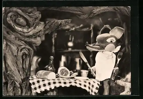 AK Herr Fuchs bei einer guten Mahlzeit