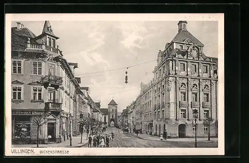 AK Villingen, Passanten in der Bickenstrasse