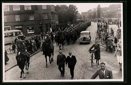 Foto-AK Neumünster, Einzug der Wehrmacht 1937