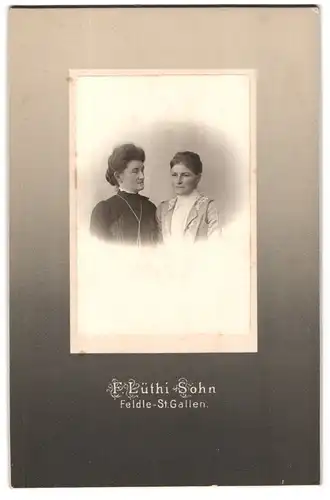 Fotografie F. Lüthi Sohn, Feldle-St. Gallen, Zwei bürgerliche Damen in hübscher Kleidung