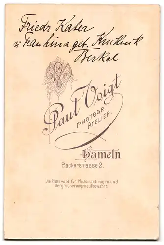 Fotografie Paul Voigt, Hameln, Bäckerstr. 2, Junges Paar in hübscher Kleidung