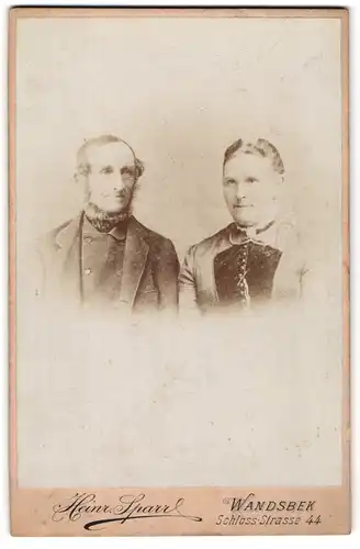 Fotografie Heinrich Sparr, Wandsbek, Schlossstr. 44, Älteres Paar in hübscher Kleidung
