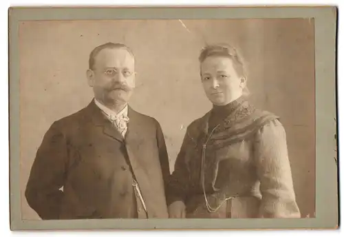 Fotografie Theodor Kirsten, Dresden, Bautzner-Str. 12, Bürgerliches Paar in modischer Kleidung