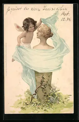 AK Amor enthüllt Büste einer Frau