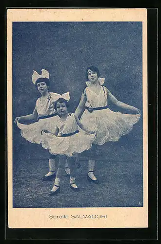 AK Sorelle Salvadori, Drei Tänzerinnen