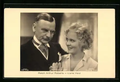 AK Schauspieler Ralph Arthur Roberts und Liane Haid in einer Filmszene