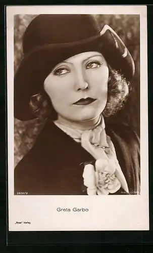 AK Schauspielerin Greta Garbo mit Hut