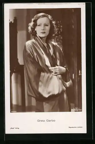AK Schauspielerin Greta Garbo mit rätselhaftem Blick