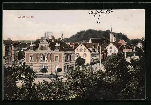 AK Leutkirch, Strassenpartie mit Gebäudeansicht