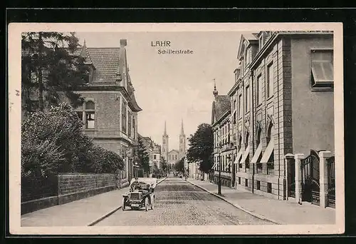 AK Lahr, Schillerstrasse mit Wiener Café und Auto