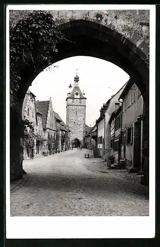 Foto-AK Prichsenstadt, Blick durch Stadttor